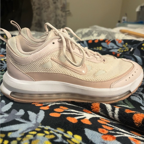 Nike Women's Air Max AP Tennis Shoe - Picture 3 of 9